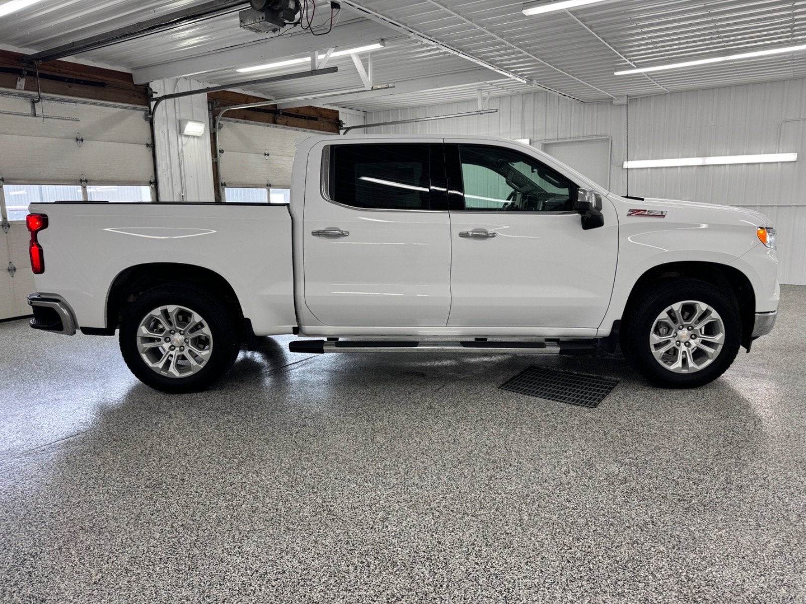 2025 Chevrolet Silverado 1500 — detail view